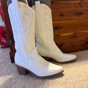 Ariat White Leather Western Cowboy Boots –